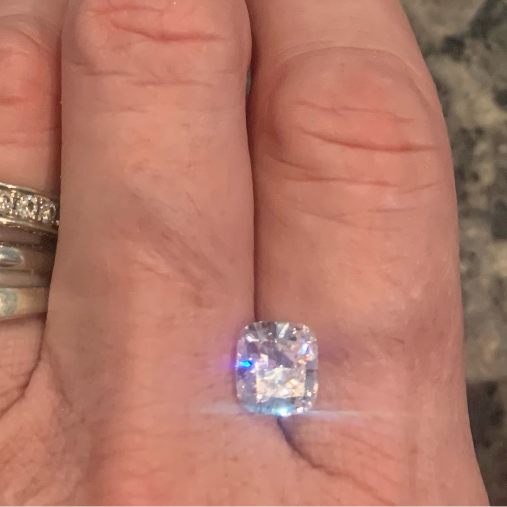 Cert 2.01 CTTW Cushion Cut LGD Solitaire Loose Diamond. Color E, Grade VS2.